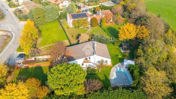 casa indipendente in vendita a Pescantina