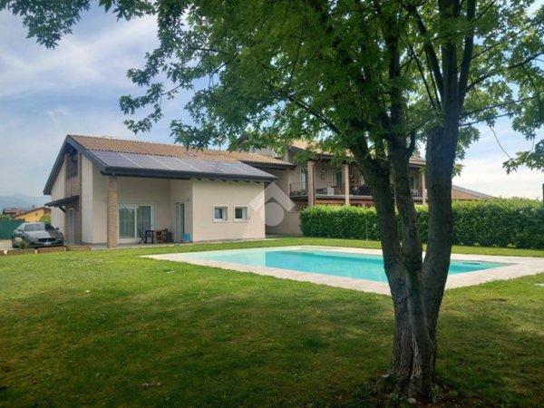 casa indipendente in vendita a Pescantina
