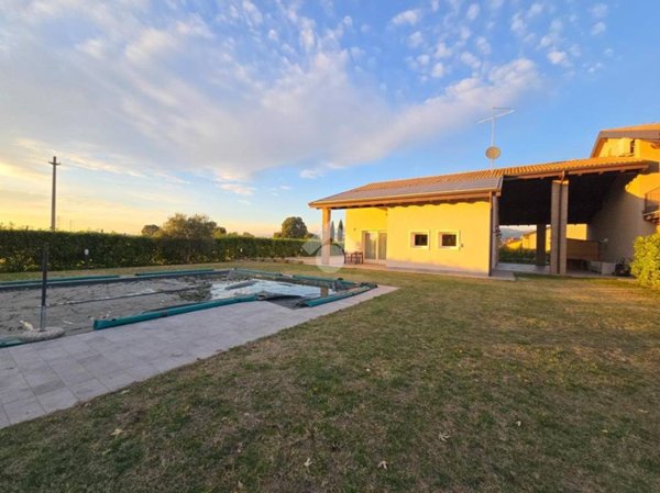 casa indipendente in vendita a Pescantina