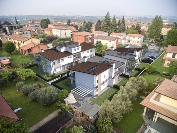 casa indipendente in vendita a Pescantina