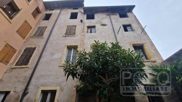 negozio in vendita a Pescantina