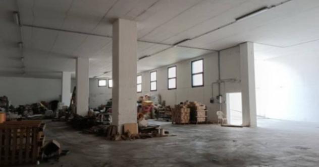 locale commerciale in vendita a Pescantina