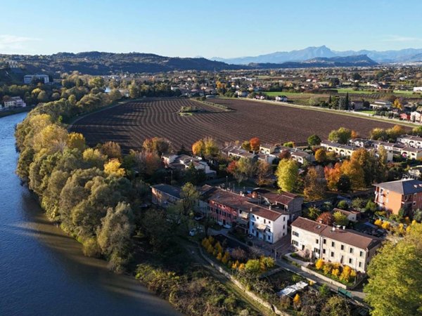 casa indipendente in vendita a Pescantina