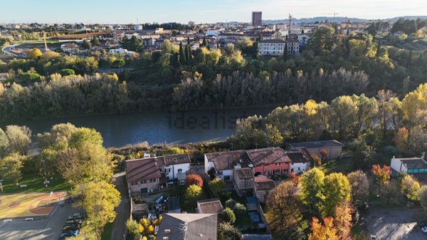 esavano in vendita a Pescantina