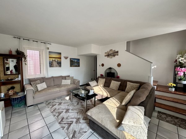 casa indipendente in vendita a Pescantina