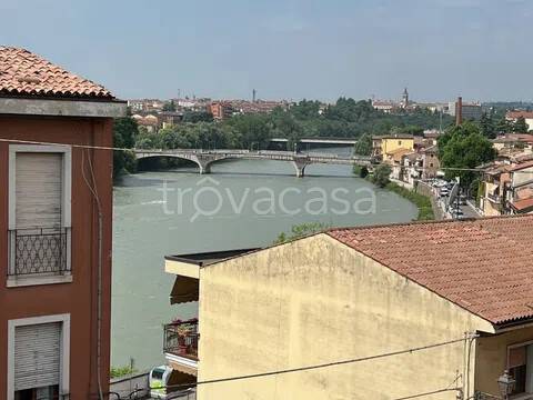 casa indipendente in vendita a Pescantina