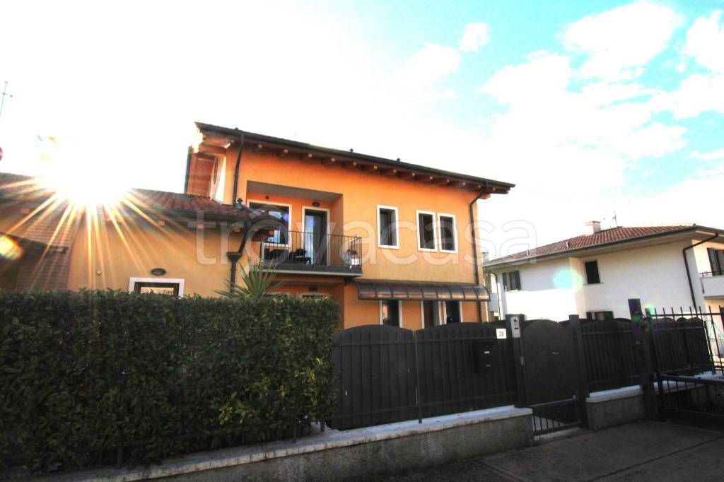 appartamento in vendita a Pescantina in zona Ospedaletto