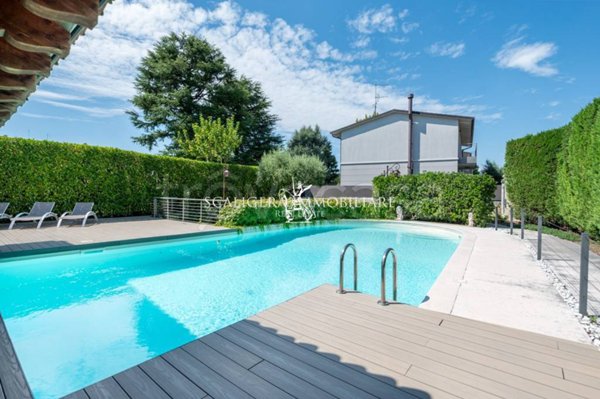 casa indipendente in vendita a Pescantina