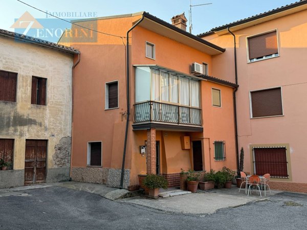 casa indipendente in vendita a Pescantina