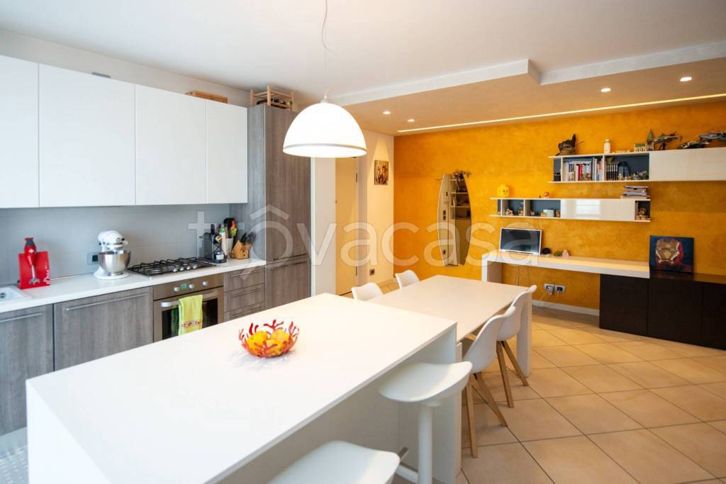 appartamento in vendita a Pescantina in zona Santa Lucia