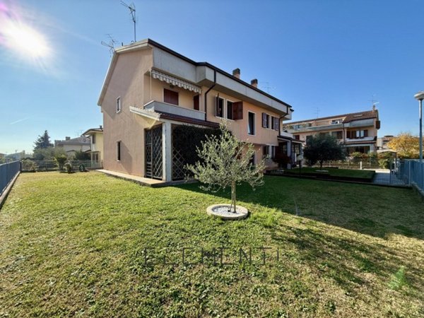 appartamento in vendita a Pescantina in zona Settimo