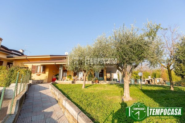 casa indipendente in vendita a Pescantina