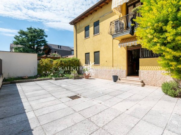 casa indipendente in vendita a Pescantina