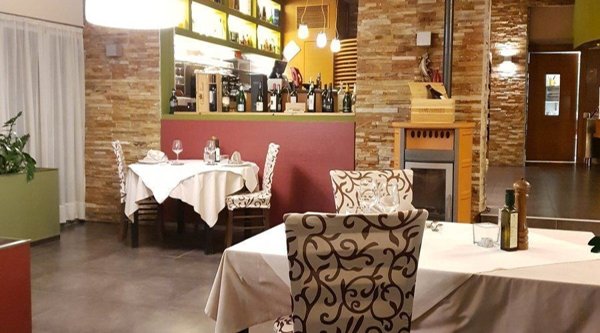 negozio in vendita a Pescantina