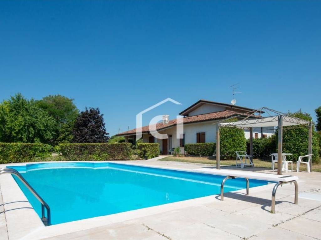 casa indipendente in vendita a Pescantina