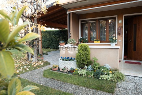 casa indipendente in vendita a Pescantina in zona Balconi