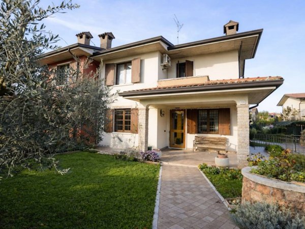 casa indipendente in vendita a Pescantina in zona Ospedaletto