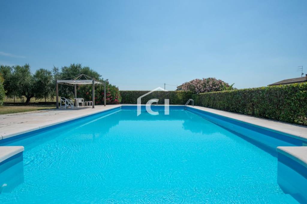 casa indipendente in vendita a Pescantina