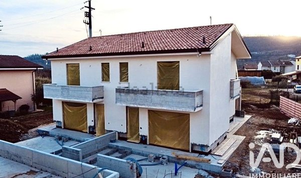 casa indipendente in vendita a Pescantina