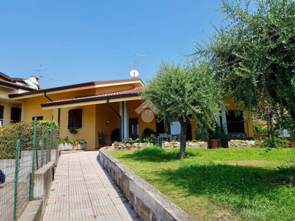 casa indipendente in vendita a Pescantina