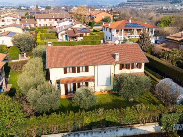 casa indipendente in vendita a Pescantina in zona Settimo