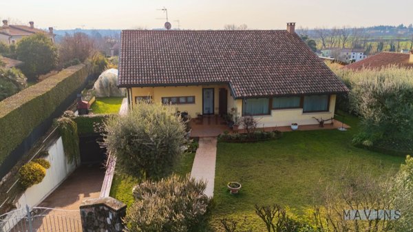 casa indipendente in vendita a Pescantina