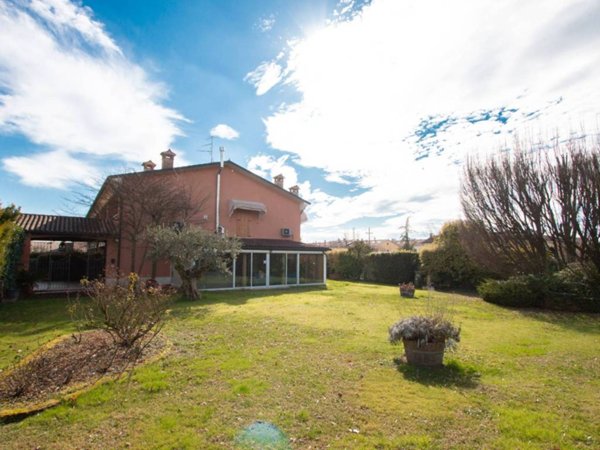 casa indipendente in vendita a Pescantina