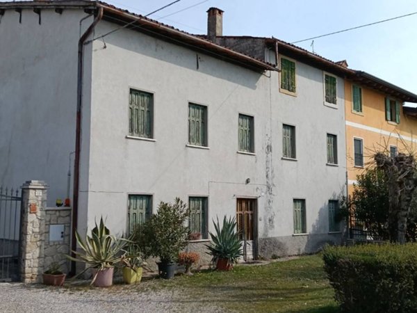 casa indipendente in vendita a Pescantina