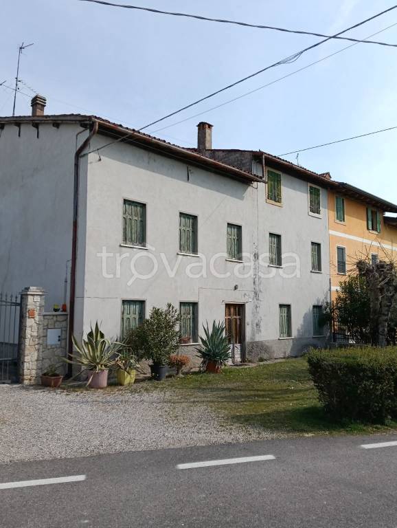 casa indipendente in vendita a Pescantina