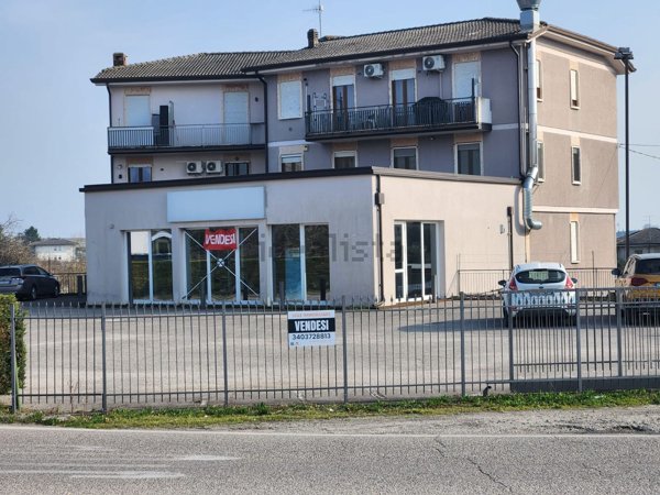 locale commerciale in vendita a Pescantina