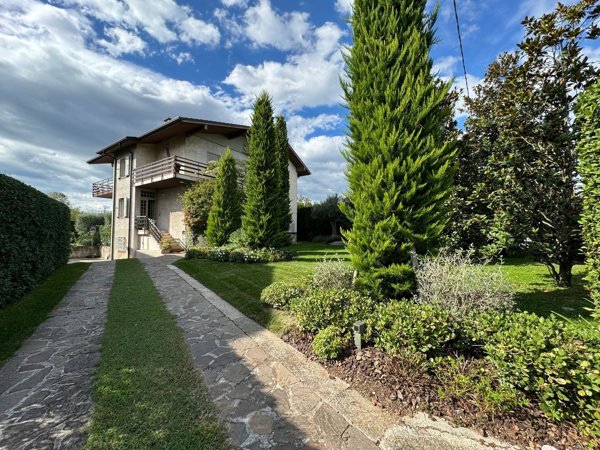 casa indipendente in vendita a Pescantina