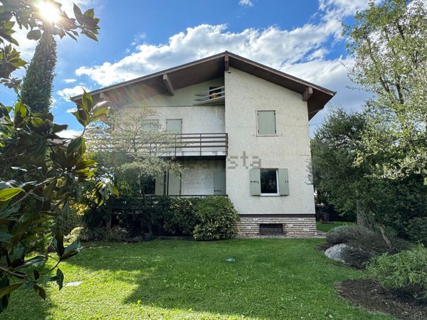 casa indipendente in vendita a Pescantina