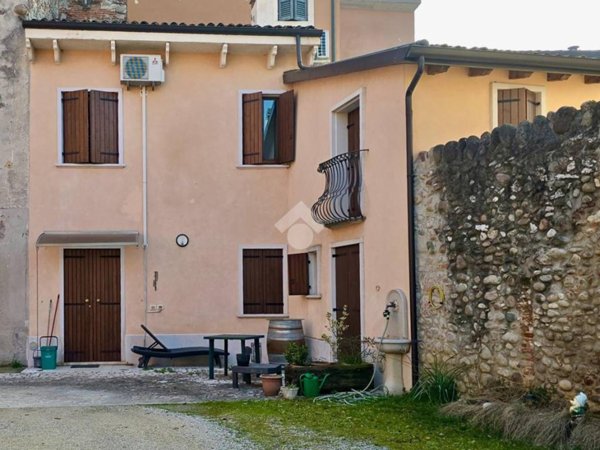 casa indipendente in vendita a Pescantina