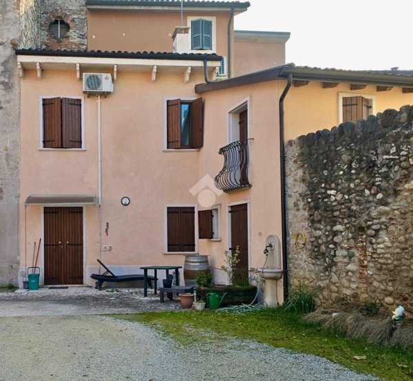 casa indipendente in vendita a Pescantina
