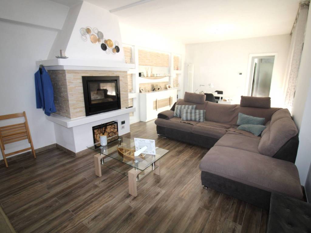 casa indipendente in vendita a Pescantina