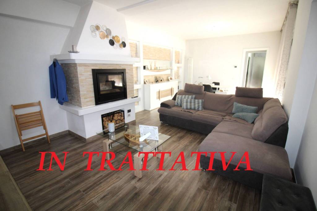 casa indipendente in vendita a Pescantina