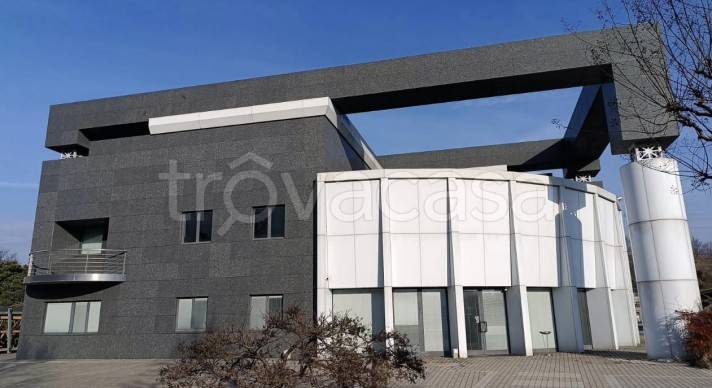 locale commerciale in vendita a Pescantina