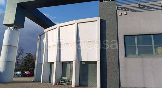 locale commerciale in vendita a Pescantina