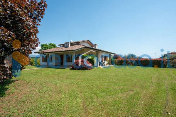 casa indipendente in vendita a Pescantina