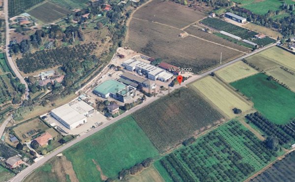 locale di sgombero in vendita a Pescantina