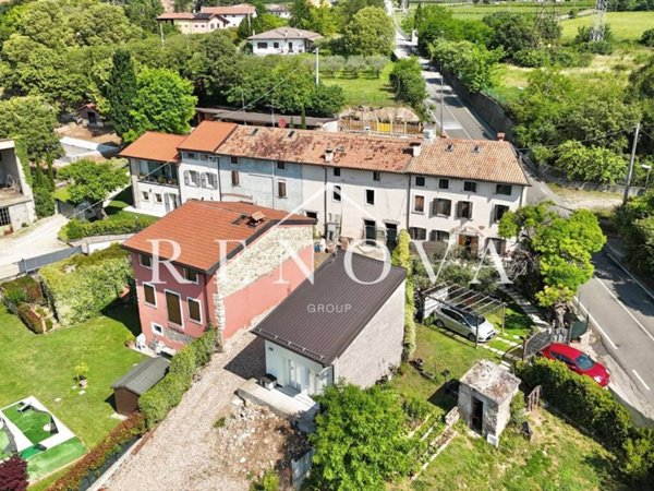casa indipendente in vendita a Pescantina