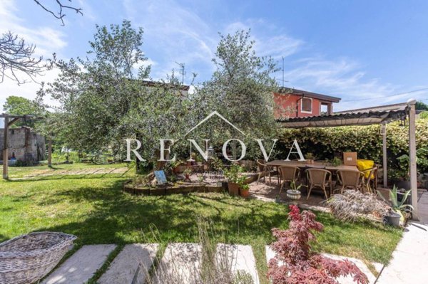 casa indipendente in vendita a Pescantina in zona Santa Lucia