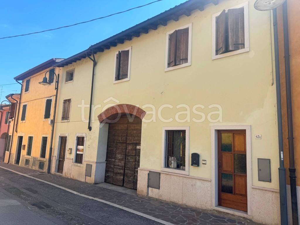 appartamento in vendita a Pescantina in zona Arcè