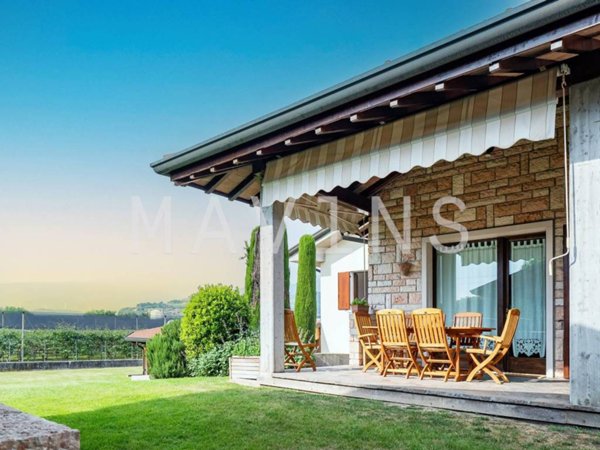 casa indipendente in vendita a Pescantina in zona Santa Lucia