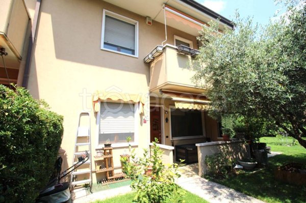 casa indipendente in vendita a Pescantina