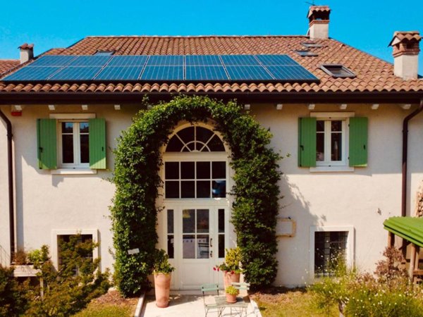 casa indipendente in vendita a Pescantina