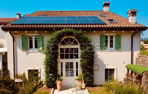 casa indipendente in vendita a Pescantina