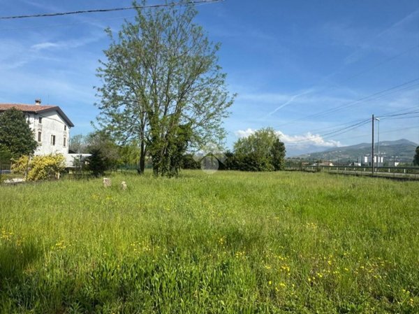 terreno in vendita a Pescantina in zona Arcè