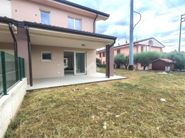 casa indipendente in vendita a Pescantina in zona Santa Lucia