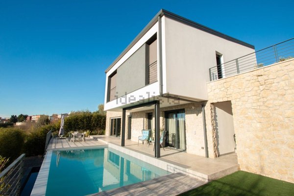 casa indipendente in vendita a Pescantina